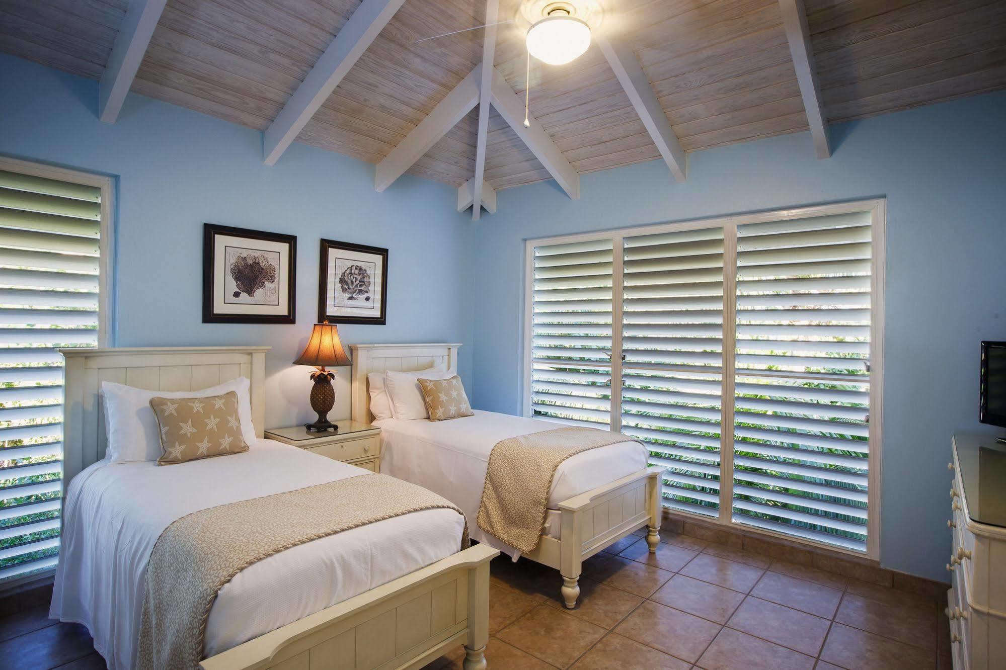 Ocean Club West Resort Grace Bay Exterior photo